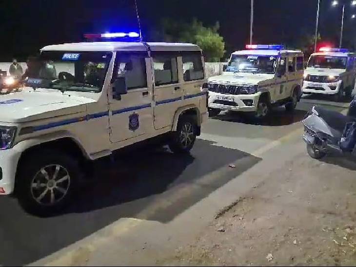 હત્યાના બનાવ સ્થળ પર પોલીસ કાફલો