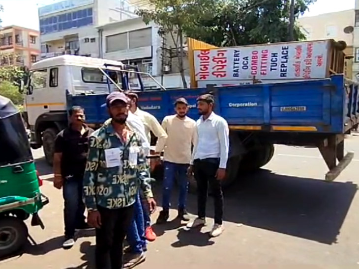 લારીઓ જપ્ત કરવામાં આવી