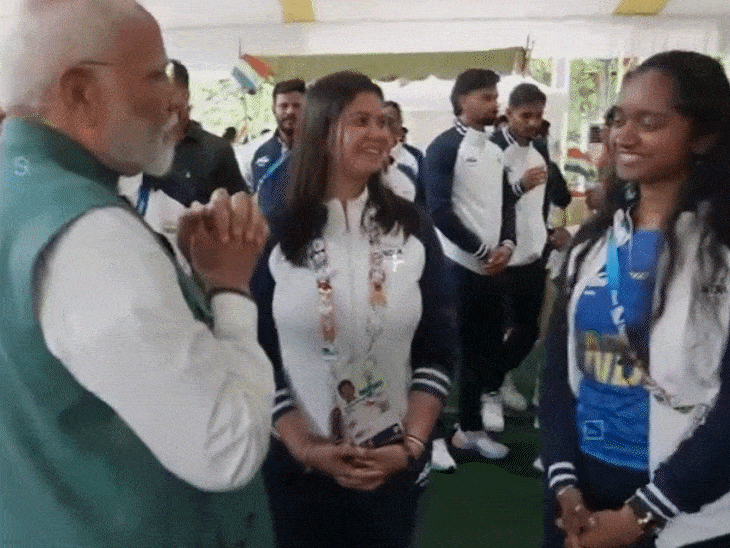 ગુજરાતની એલાવેનિલ વાલરિવાન સાથે વડાપ્રધાને ગુજરાતીમાં વાત કરી.