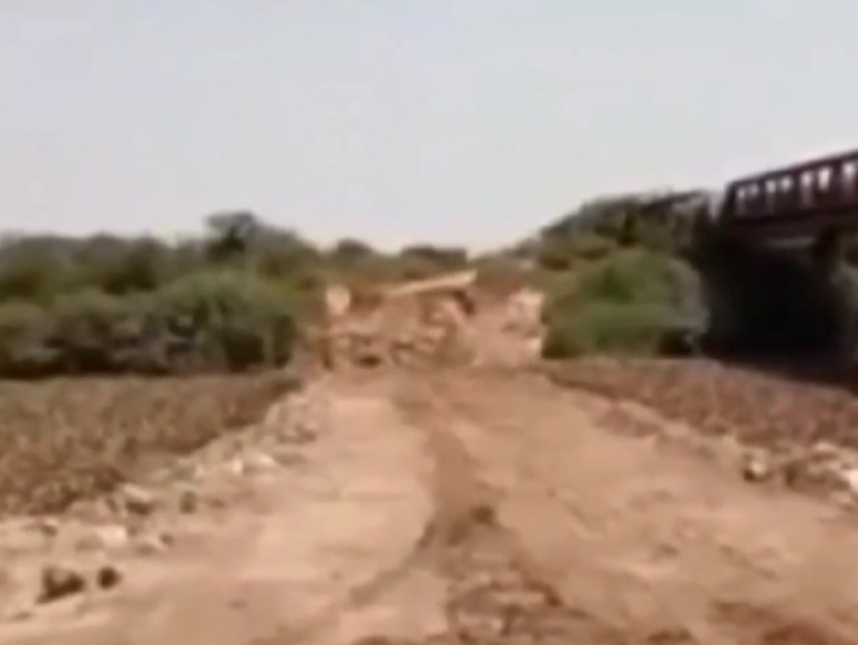 The village sarpanches alleged that the Dhadhar river of Jabunsar and ...