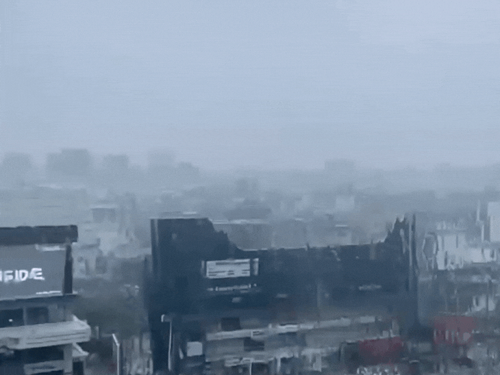 According to the forecast of the Meteorological Department, the weather in  Surat fell in the afternoon, heavy rain started with thunder and lightning,  universal in Surat city and district. | તડાકા-ભડાકા સાથે