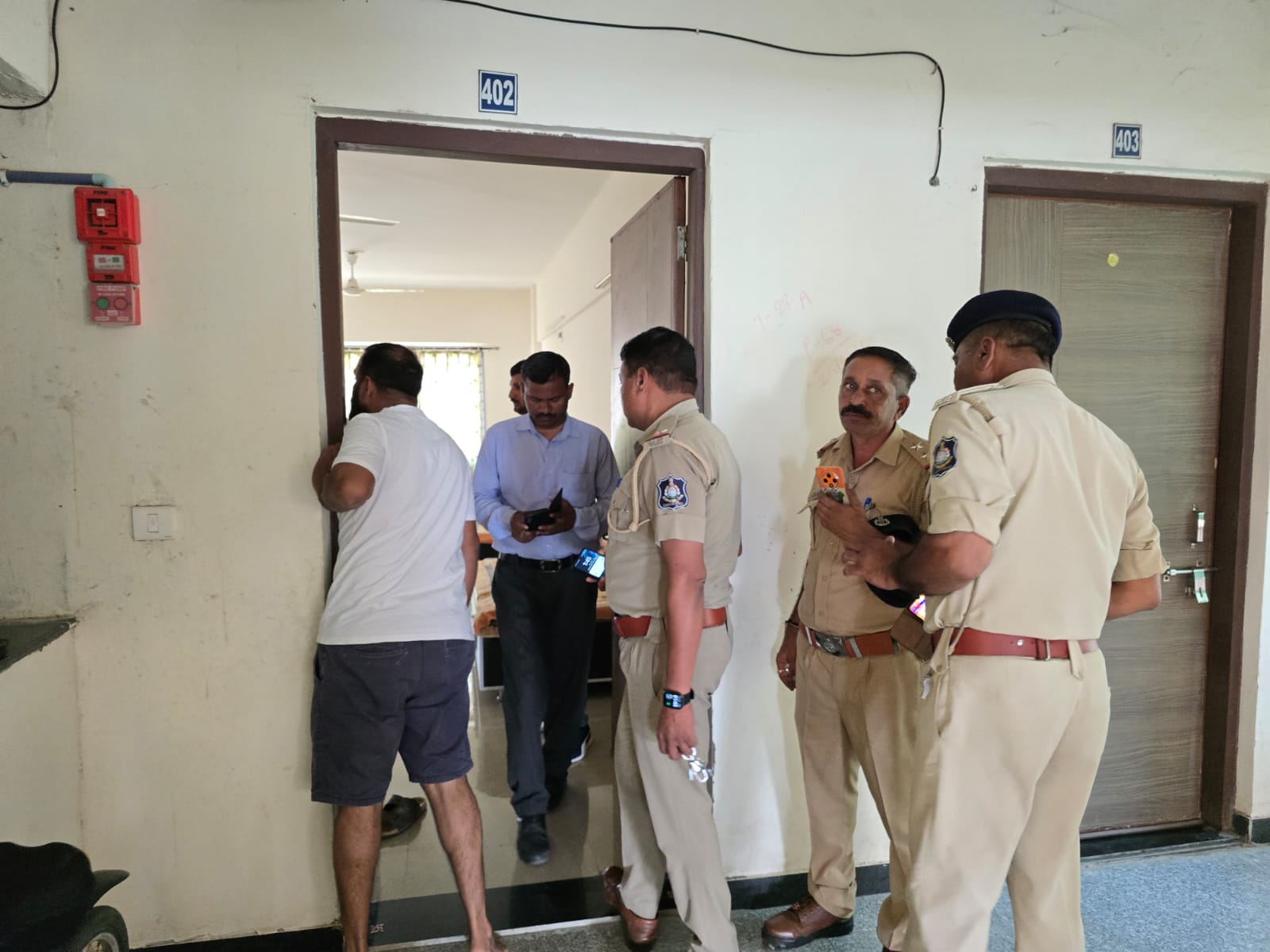 પોલીસ ઘટનાસ્થળે.