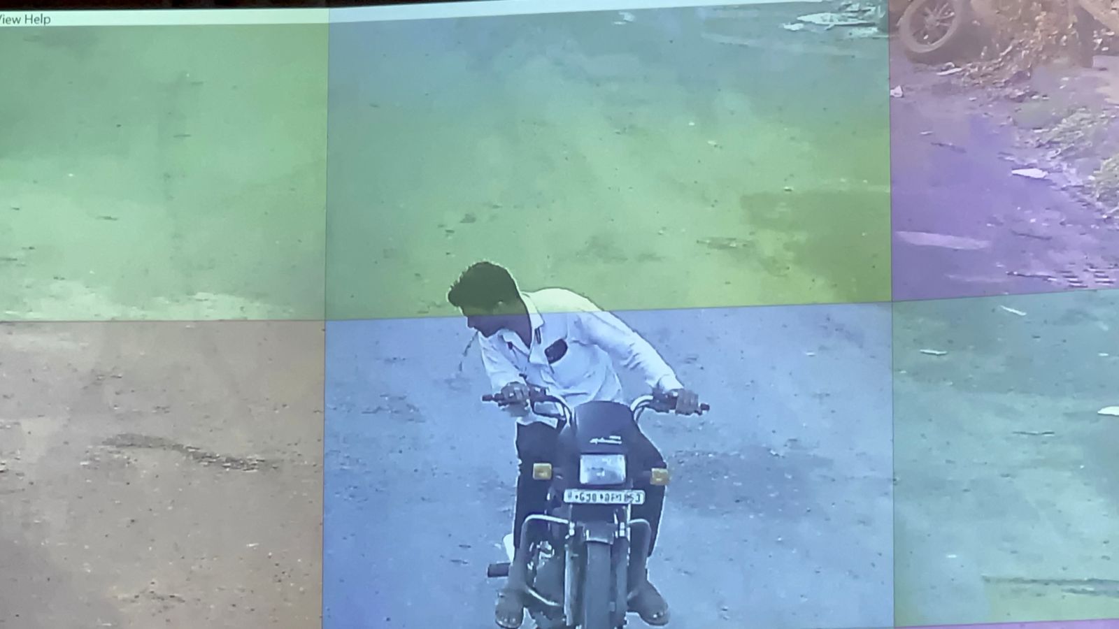 જાહેર રોડ પર થૂકનારને ઈ-ચલણ દ્વારા દંડ ફટકારવામાં આવે છે.