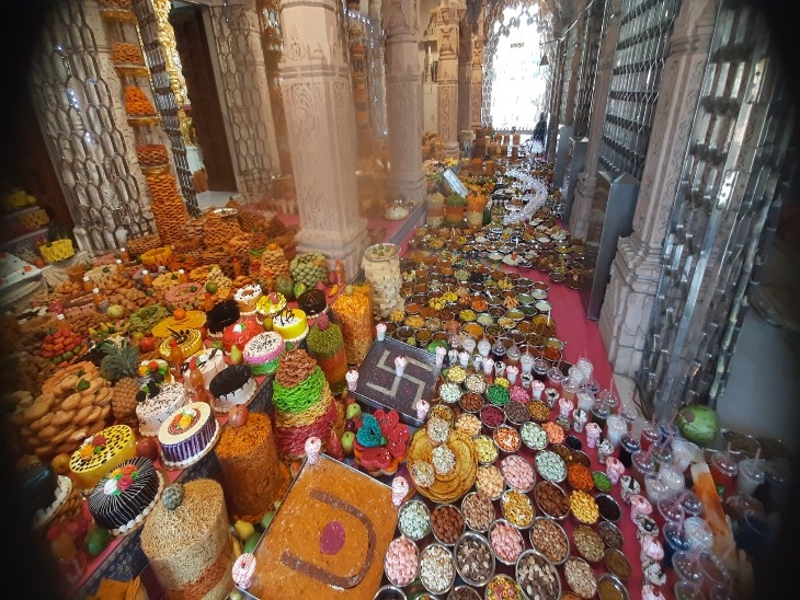 A grand Annakut festival of 1200 types of different dishes was held at ...