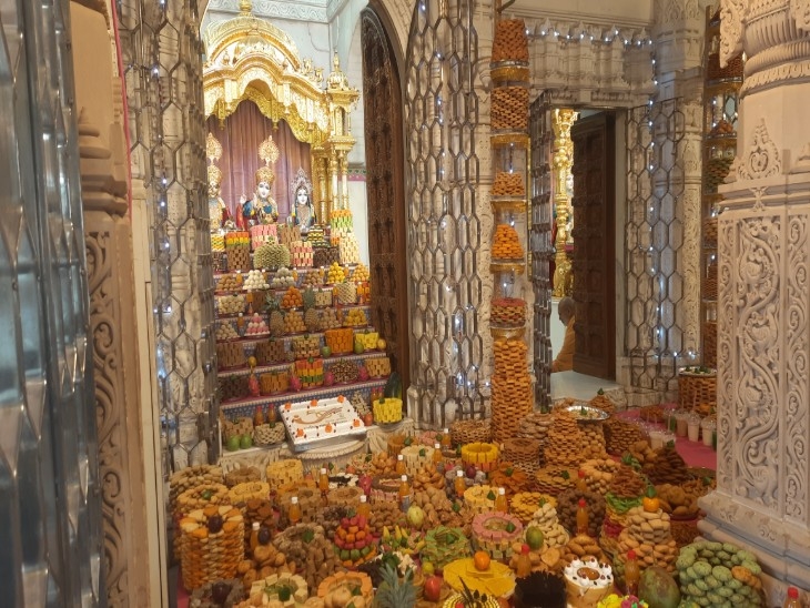 A grand Annakut festival of 1200 types of different dishes was held at ...