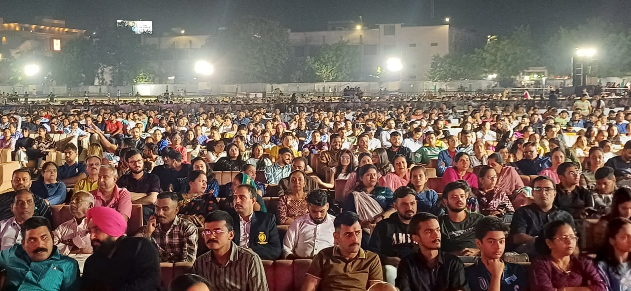 કાર્યક્રમમાં મોટી સંખ્યામાં રાજકોટવાસીઓ ઉપસ્થિત રહ્યા