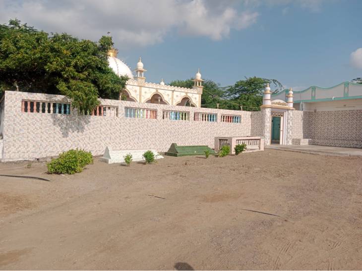 અલીશા ઓલિયાની દરગાહની તસવીર.