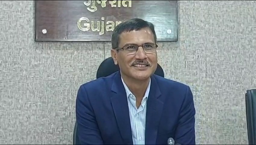 પંકજ જોષી, રાજ્યના મુખ્ય સચિવ.