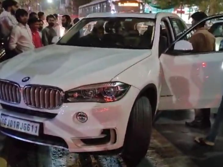 Drunk BMW driver crashes into BRTS railing near Star Bazaar