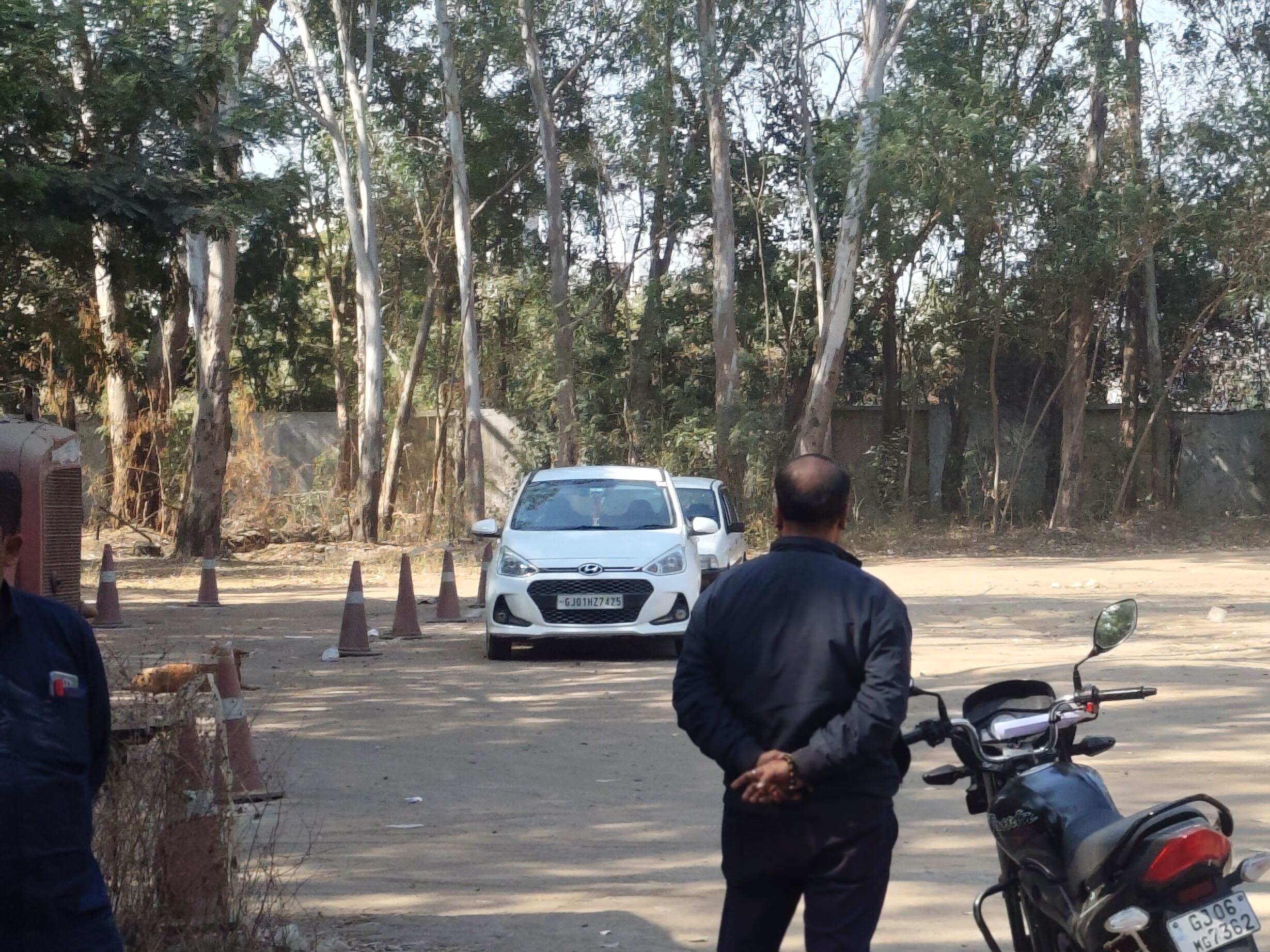 Godhra RTO employees' strike continues for second day | ગોધરા RTO ...