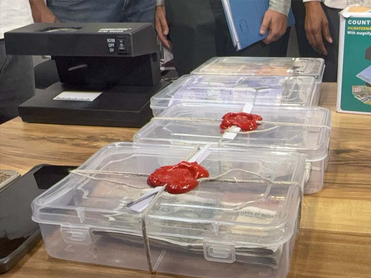 Surat SOG arrests 2 in fake currency racket: Accused sourced money from ...