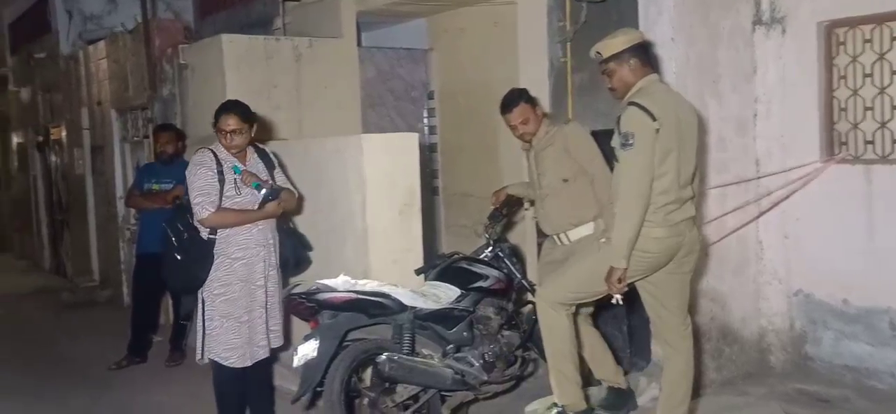 પોલીસે તપાસ શરૂ કરી.