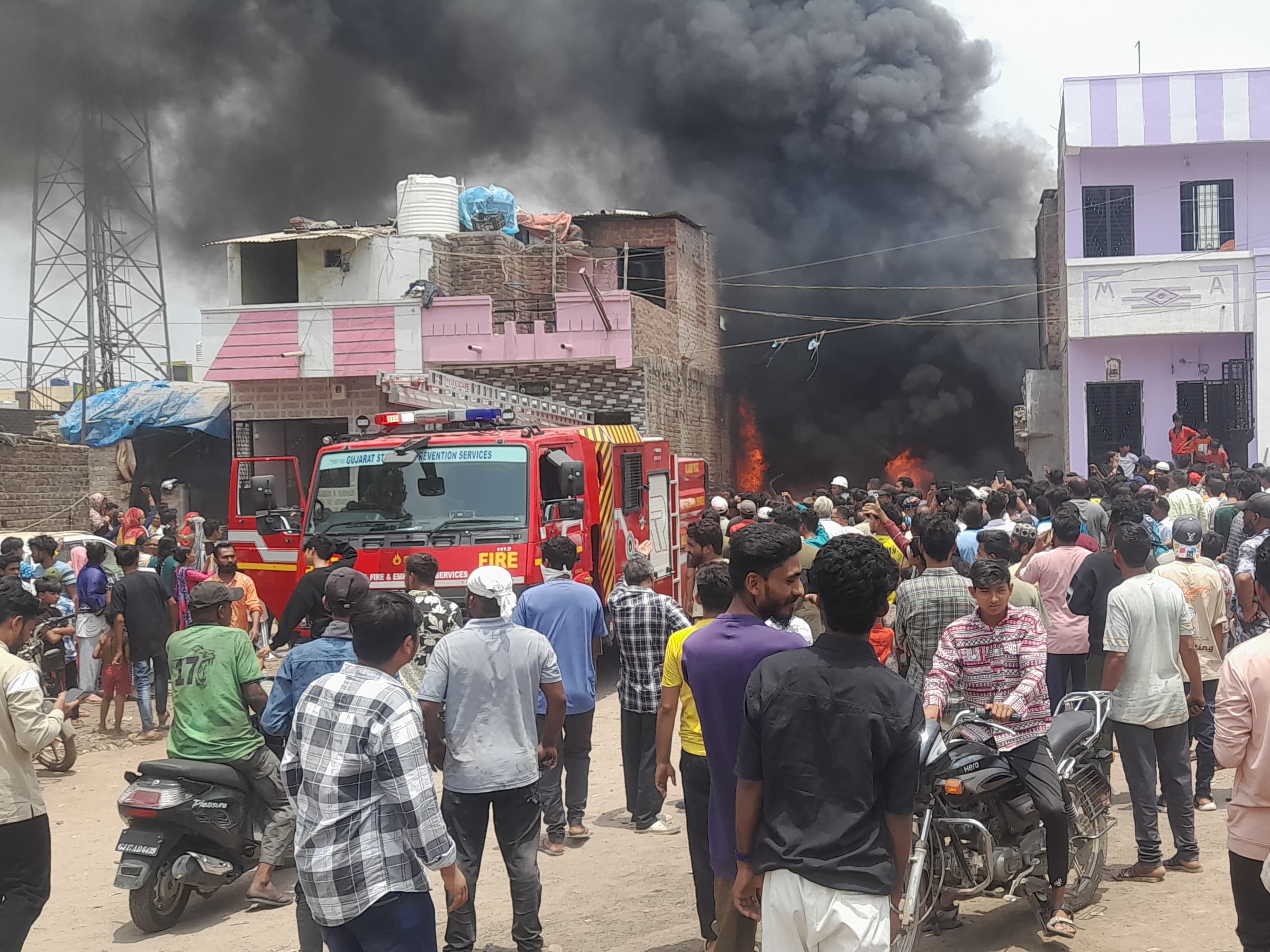 Homopal Fire Fire breaks out in plastic crate godown in Halol, Fire brought under ...