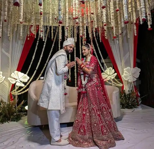 লেফটেনাম ভাইস নিসকান 16 এপ্রিল বিয়ে করেছিলেন। এটি তাদের বিয়ের চিত্র।