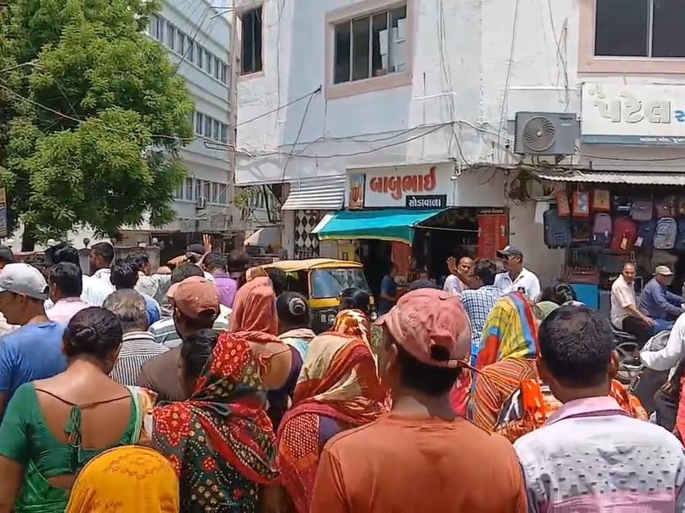 Threat to stop cleaning operations from June 2, protest rally on May 28  with mass CL | જૂનાગઢમાં સફાઈ કર્મચારીઓનો આક્રોશ: 2 જૂનથી સફાઈ કામગીરી બંધ  કરવાની ચીમકી, માસ CL લઈને 28