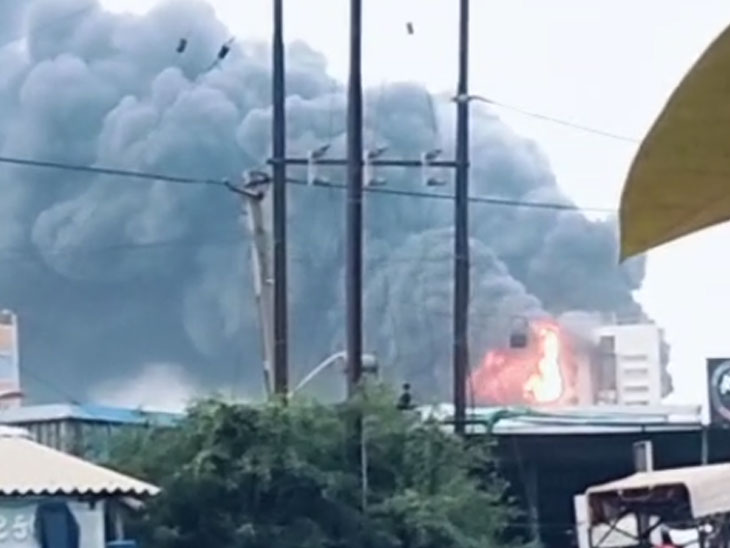 Massive fire breaks out at Shweta Chemical Company in Dahej | દહેજની 8  માળની બર્નિંગ બિલ્ડિંગ: શ્વેતાયન કેમ. ટેક ફાર્માની ભીષણ આગ કાબૂમાં,  વિસ્તારમાં કેમિકલ કંપનીઓની ...