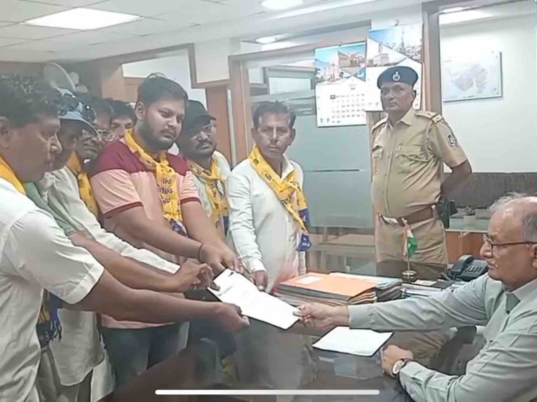 Case of alleged scam in MGNREGA scheme | મનરેગા યોજનામાં કથિત કૌભાંડનો મામલો: પાટણમાં આપનું કલેક્ટરને આવેદન, મંત્રી બચુ ખાબડને પદમુક્ત કરી તપાસની માગ કરાઈ ...
