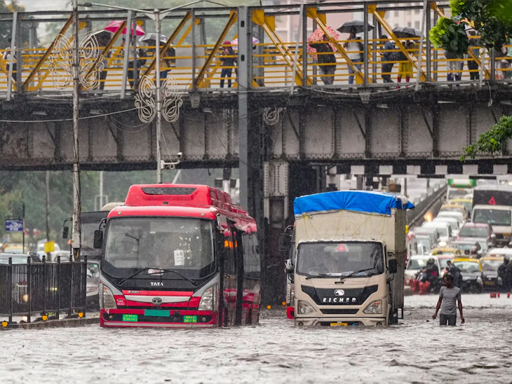 Mumbai submerged, roads turned into rivers