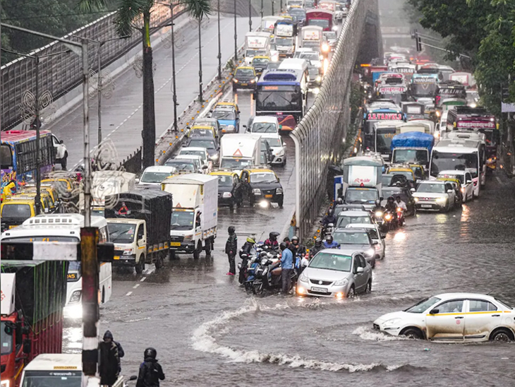 Mumbai submerged, roads turned into rivers