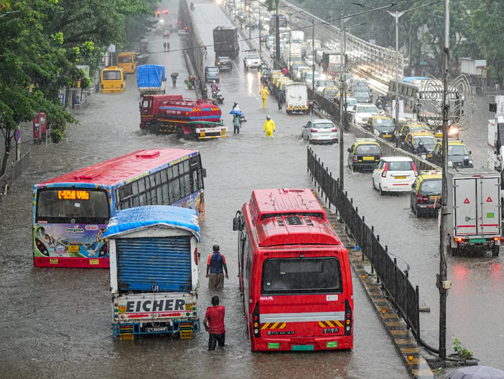 Mumbai submerged, roads turned into rivers