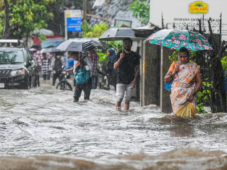 Mumbai submerged, roads turned into rivers