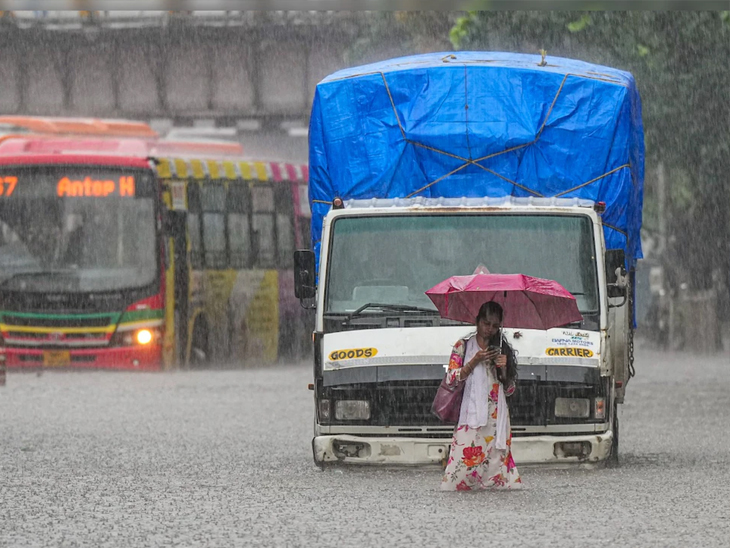 Mumbai submerged, roads turned into rivers