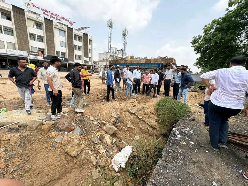 Inspection of ongoing development works in Visnagar | વિસનગરમાં ચાલી રહેલા  વિકાસકાર્યોની તપાસ: આરોગ્યમંત્રી ઋષિકેશ પટેલે કરી મુલાકાત, અધિકારીઓને આપ્યા  ત્વરિત ...