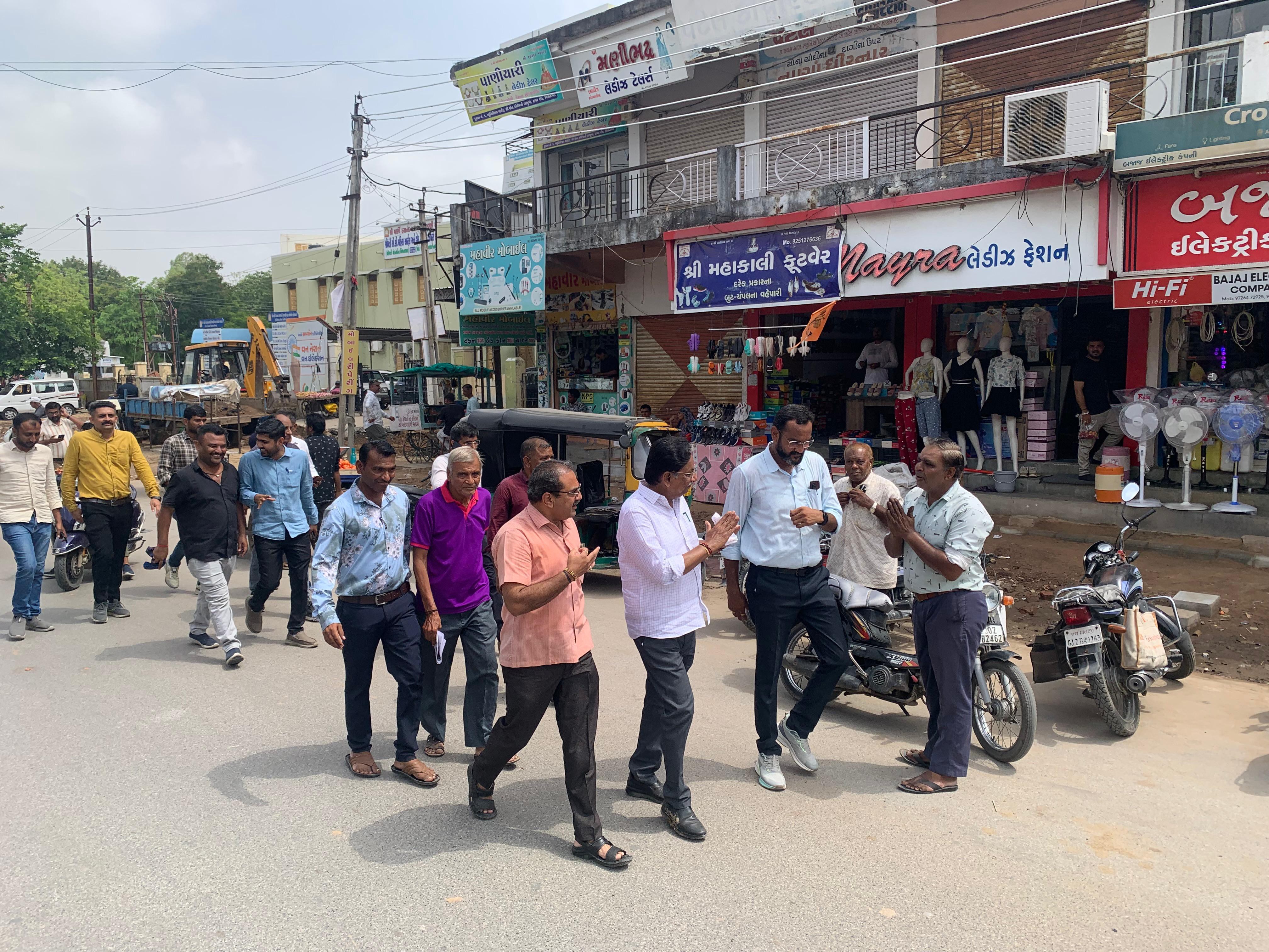 Inspection of ongoing development works in Visnagar | વિસનગરમાં ચાલી રહેલા  વિકાસકાર્યોની તપાસ: આરોગ્યમંત્રી ઋષિકેશ પટેલે કરી મુલાકાત, અધિકારીઓને આપ્યા  ત્વરિત ...