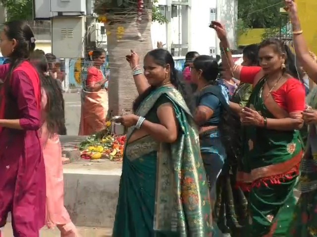 Married Women Worship Banyan Tree Bardoli