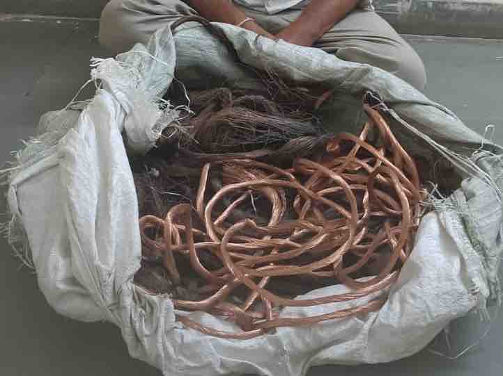 hanasma Police Arrests Man Stolen Copper Wire Scrap Yard GIDC Area PHOTOS  VIDEOS | ચાણસ્મા GIDCમાં ચોરીના કોપર વાયર સાથે શખ્સ ઝડપાયો: ભંગારવાડામાંથી  19.8 કિલો કોપર વાયર મળ્યા ...