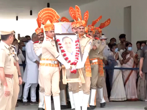 Vijay Rupani Rip Vijay Rupani Death News Update; Family Mourns Last Rites Rajkot Photos ...