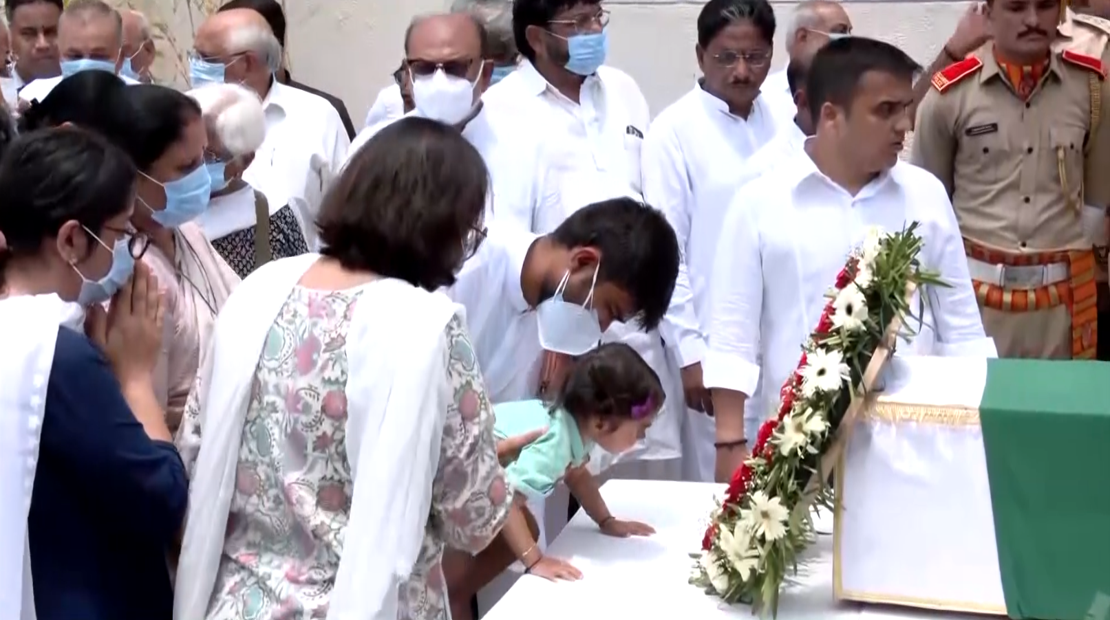 Vijay Rupani Rip Vijay Rupani Death News Update; Family Mourns Last Rites Rajkot Photos ...