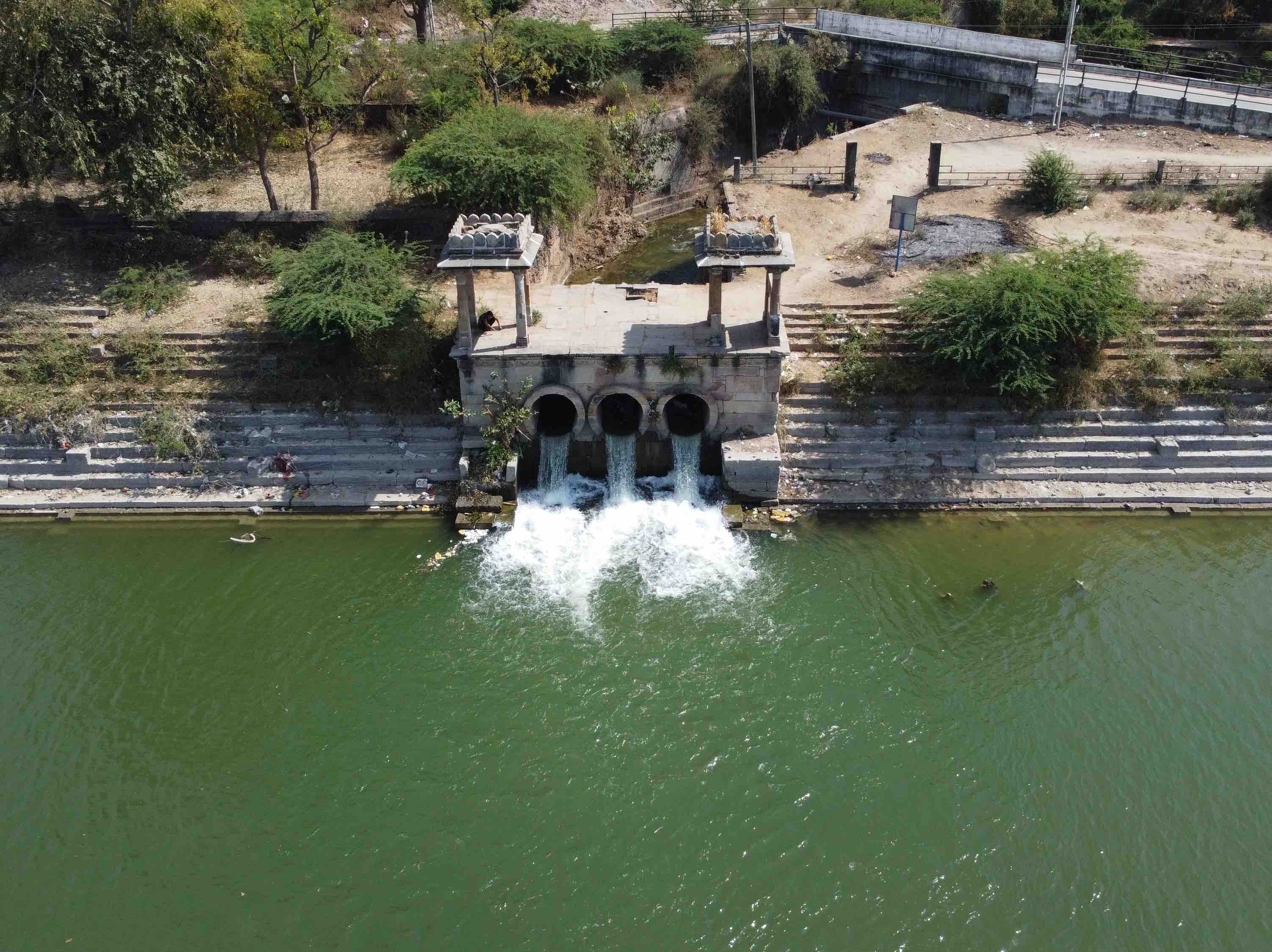 Patan Narmada Water Purification Center Rainwater Discharge Dispute 70  Villages Drinking Water Siddhi Sarovar Highway Rainwater Discharge Plan |  પાટણમાં નર્મદાના પાણીના શુદ્ધિકરણ કેન્દ્રમાં વરસાદી પાણી ...