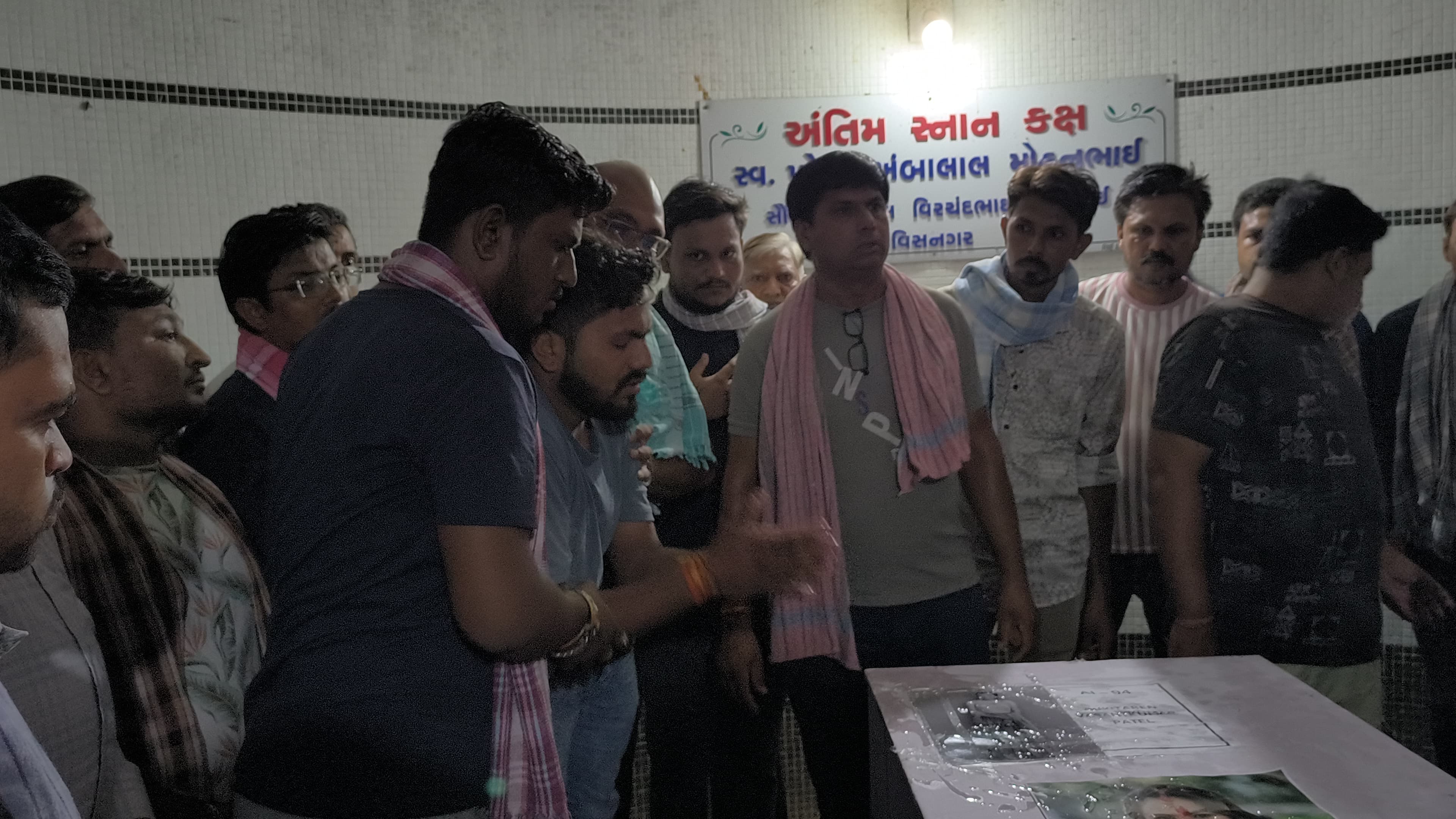 Visnagar erupted in mourning as Ankita Patel's body arrived | અમદાવાદ વિમાન  દુર્ઘટના: અંકિતા પટેલનો પાર્થિવદેહ આવતાં વિસનગર હિબકે ચડ્યું - Visnagar  News | Divya Bhaskar