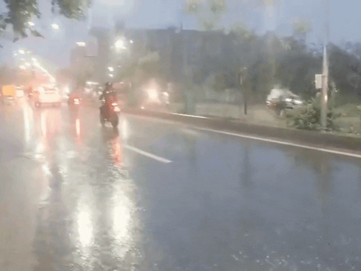 Heavy rain in western areas of Ahmedabad | અમદાવાદમાં ધીમી ધારે વરસાદ: બોપલ-ઘુમામાં 1 કલાકમાં એક ઇંચથી વધુ વરસાદ, નીચાણવાળા વિસ્તારોમાં વરસાદી પાણી ભરાયા ...