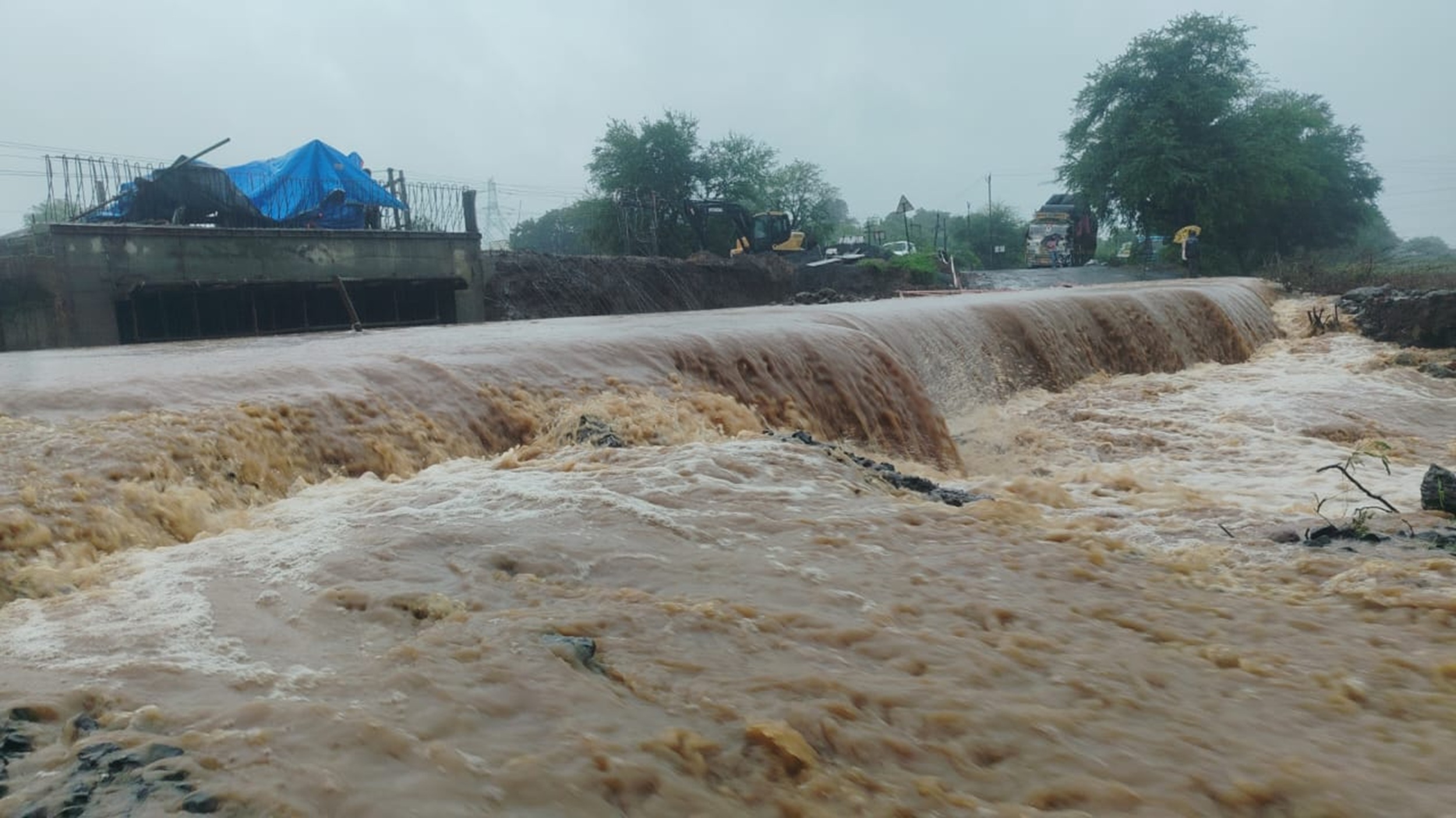 Netrang Water Fall 3 inches of rain fell in Netrang in 3 hours, state highway closed for 7 ...