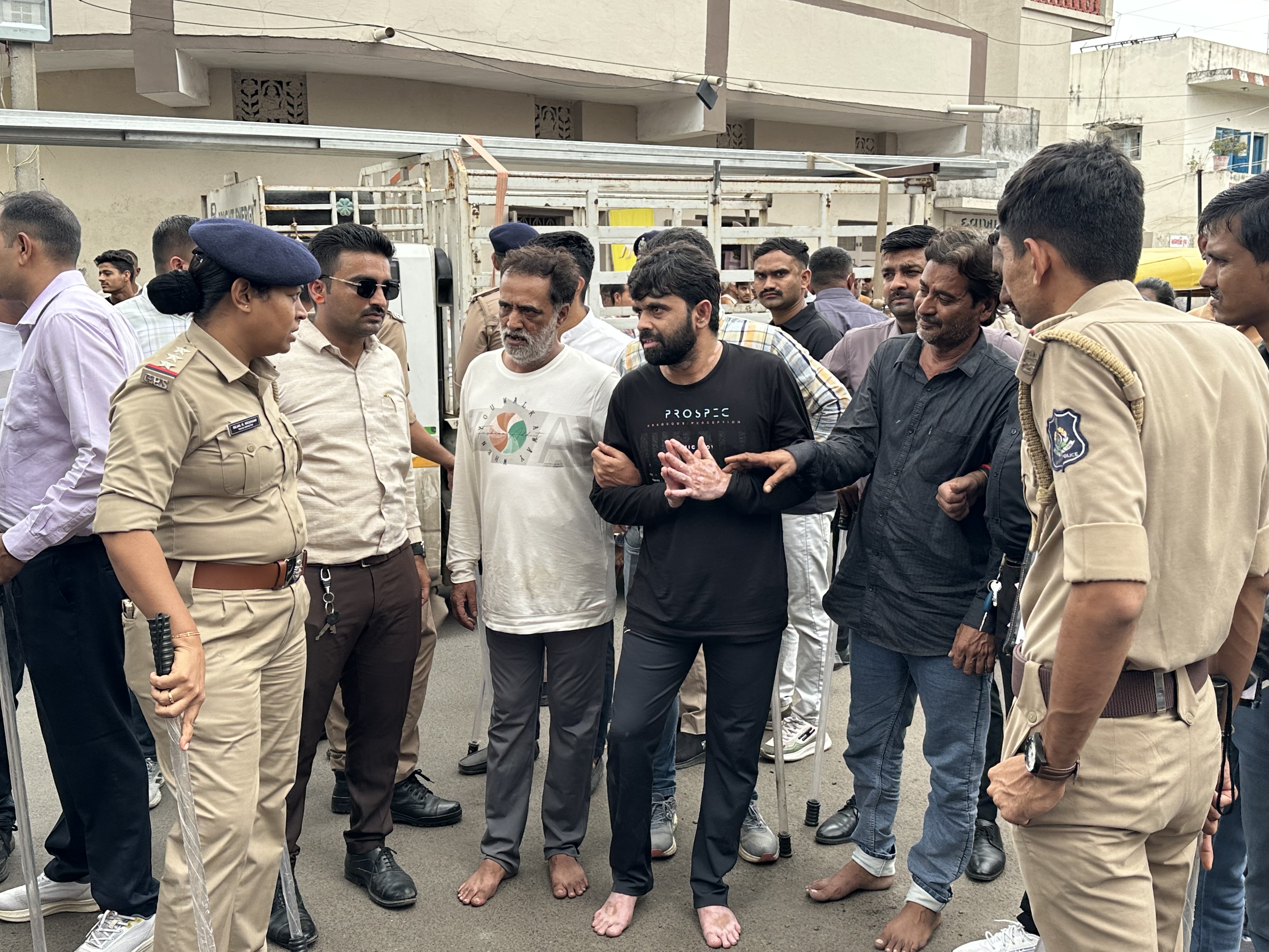 પોલીસે આરોપીઓને સાથે રાખી સમગ્ર ઘટનાનું રિકન્સ્ટ્રક્શન કર્યું.