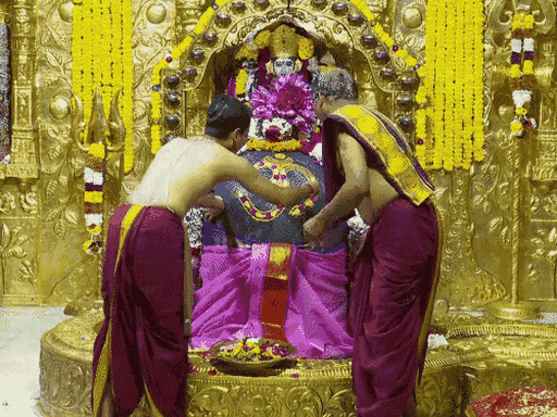Shravan's Somvaar draws lakhs to Shiva shrines: Coastal temples like  Nishkalank and Stambheshwar submerge, Somnath echoes with chants of Har Har  Mahadev