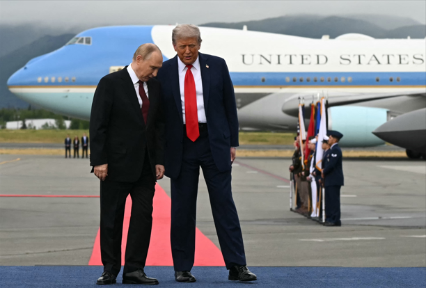 Donald Trump, Vladimir Putin Meeting Update; To Discuss Ukraine War in  Alaska | પુતિન-ટ્રમ્પની યુક્રેન યુદ્ધ પર 3 કલાક સુધી વાતચીત: બંને નેતાઓએ  શરૂ કરી પ્રેસ કોન્ફરન્સ, 10 વર્ષ ...