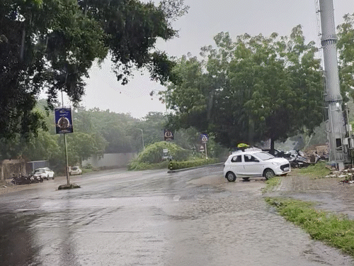 Rainy weather in the city | અમદાવાદમાં જામ્યો વરસાદી માહોલ: શહેરમાં સિઝનનો 100%થી વધુ વરસાદ, અત્યાર સુધીમાં કુલ 36 ઈંચ પડ્યો - Ahmedabad News | Divya Bhaskar