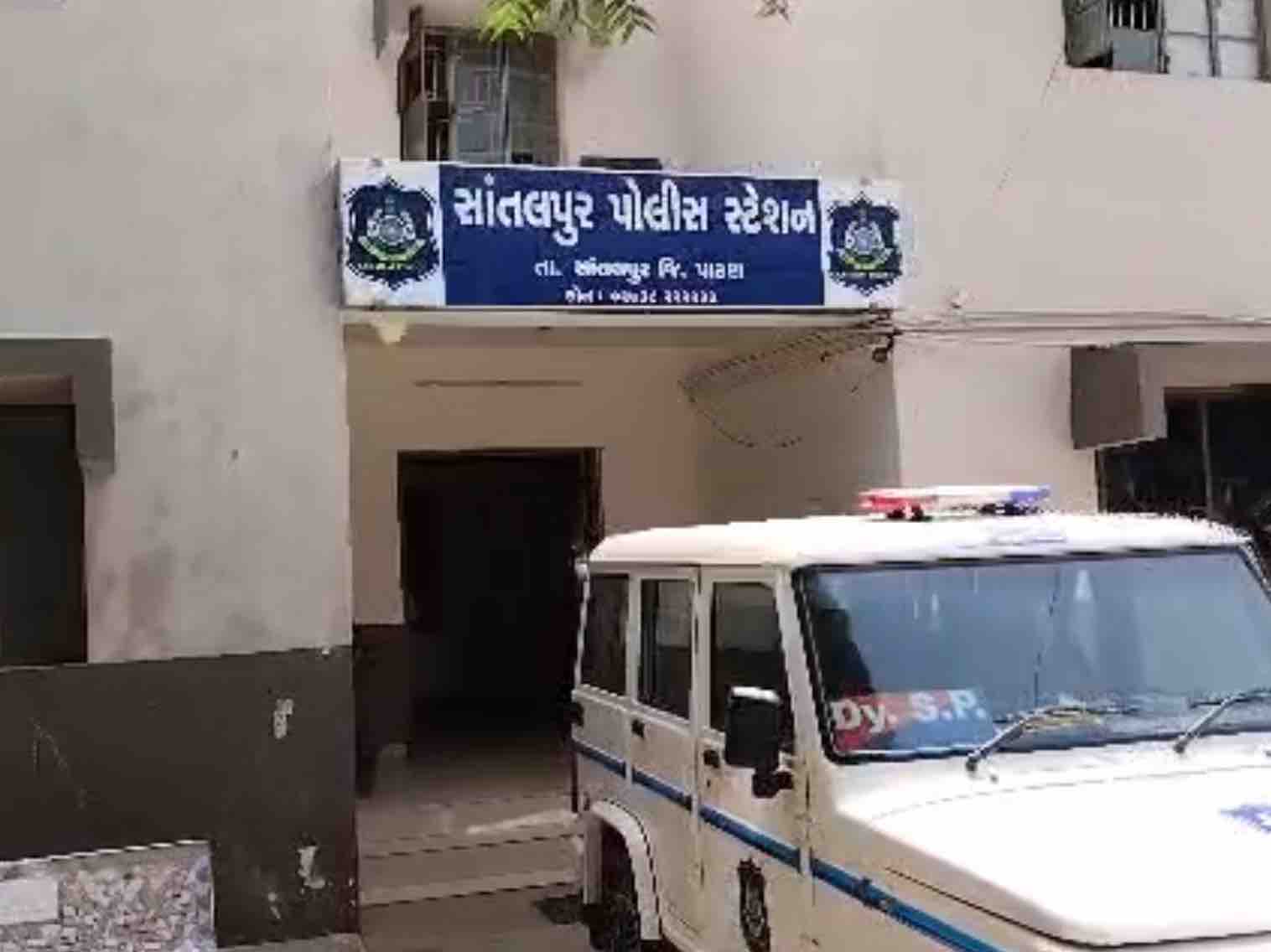 Pakistani national arrested from Santalpur border | સાંતલપુર બોર્ડર પરથી પાકિસ્તાની નાગરિક ઝડપાયો: ક્યા ઈરાદે ભારતીય સીમામાં ઘૂસ્યો હતો તે અંગે વિવિધ સુરક્ષા ...