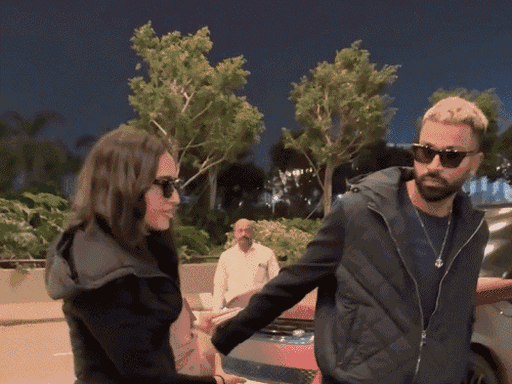 બંને એરપોર્ટ પર દેખાયાં હતાં.