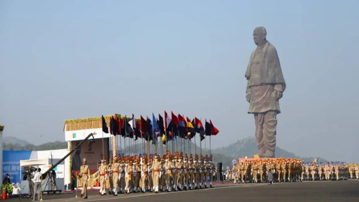Sardar Patel 150th Birth Anniversary Celebration Statue Unity; PM Modi VISIT Grand Ekta Parade | 31મી ઓક્ટોબરે પ્રજાસત્તાક દિવસ પરેડની પેટર્ન પર એકતાનગરમાં ભવ્ય પરેડ: મોદીને ગાર્ડ ઓફ ...