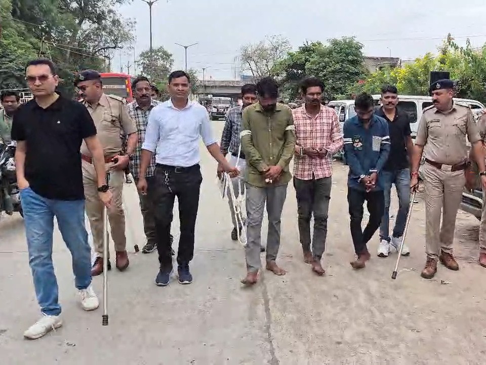Three accused arrested for raping minor in Himmatnagar | હિંમતનગરમાં સગીરા પર દુષ્કર્મ આચરનારા ત્રણ આરોપી ઝડપાયા: કોર્ટે ત્રણેય આરોપીઓને સબ જેલ મોકલી આપવાનો આદેશ ...