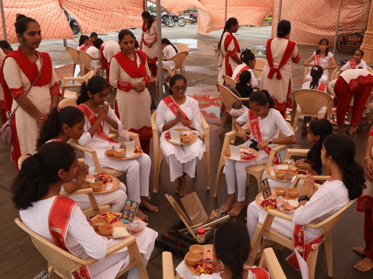 15,666 BAPS children create world record of Sanskrit verses