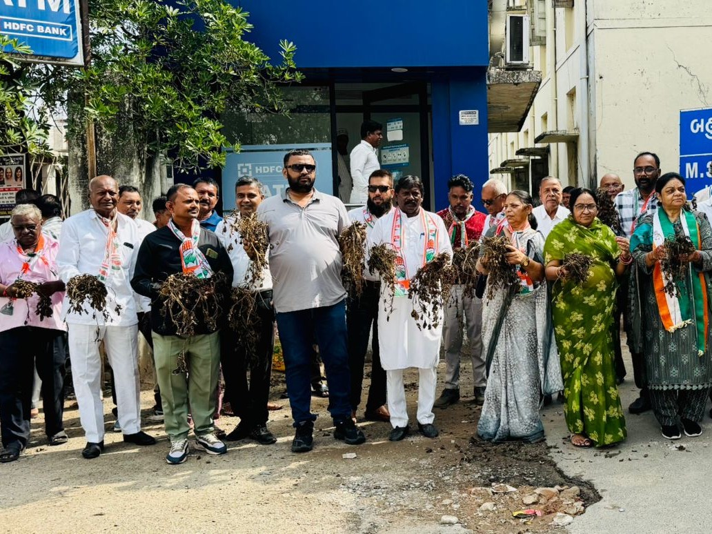 Himmatnagar Congress submitted a petition to the Collector | હિંમતનગર  કોંગ્રેસે કલેક્ટરને આવેદનપત્ર આપ્યું: ખેડૂતોના પાક ધિરાણની સંપૂર્ણ માફીની  માંગ કરી - sabarkantha ...