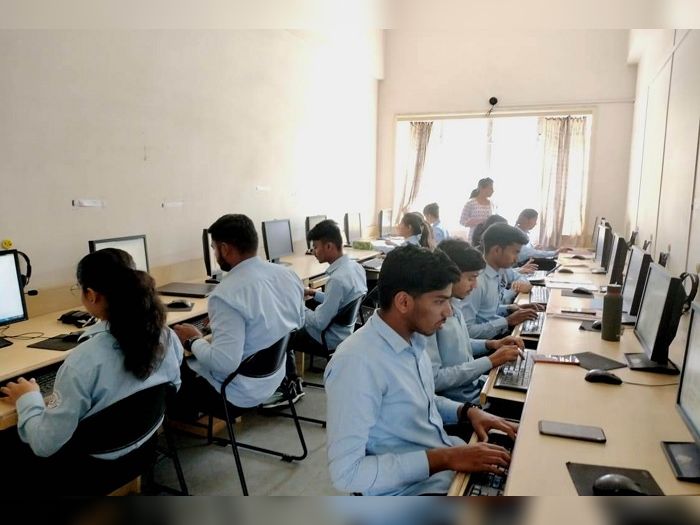 Vnsgu Computer Lab E-Student Lab: Research projects, data analysis can be done, VNSGU ...