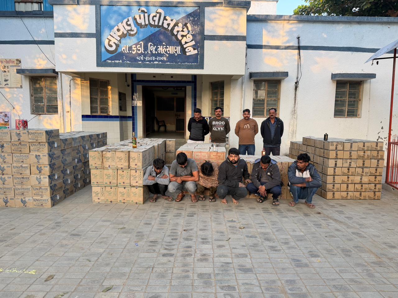 LCB સ્ટાફના માણસોએ રામદેવ ઓઇલ મીલમાં રેડ કરી