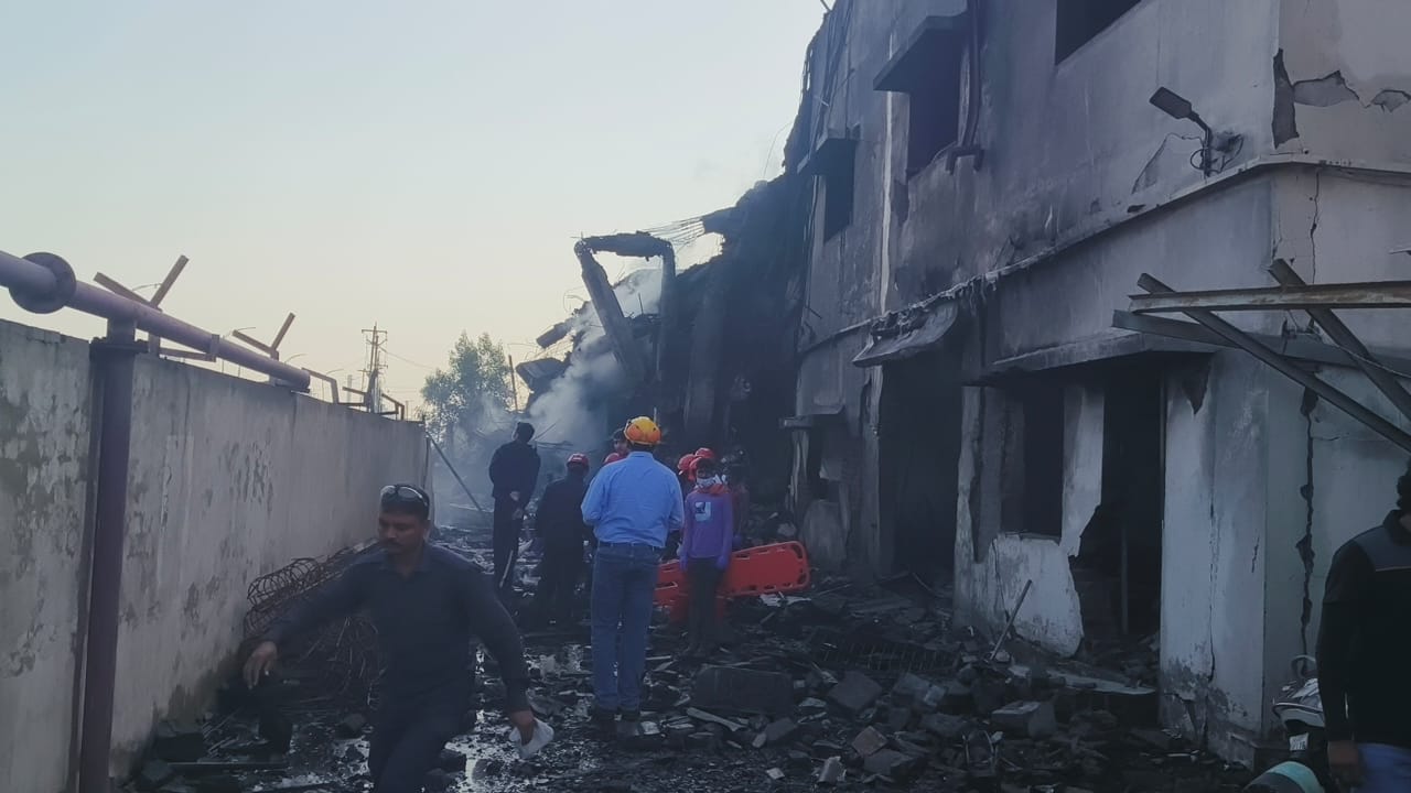 Vishal Pharma Boiler Blast Saikha GIDC Death Injured | બોઇલર બ્લાસ્ટથી  ધણધણી ઉઠ્યું સાયખા GIDC: વિશાલ ફાર્મા કંપનીમાં મોટી દુર્ઘટનામાં 1નું મોત,  24 ઇજાગ્રસ્ત - vagra News ...