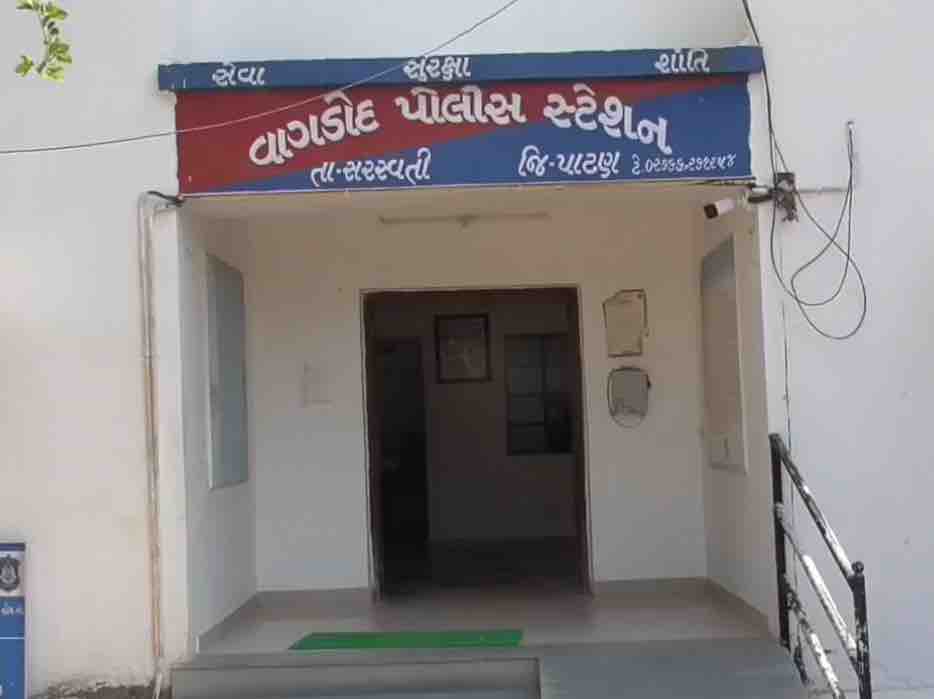 Patan SOG nabs fake doctor | પાટણ SOGએ નકલી ડોક્ટરને ઝડપ્યો: ડિગ્રી વગર  એલોપેથીક દવાઓ આપી લોકોના સ્વાસ્થ્ય સાથે ચેડાં કરતા રંગે હાથ ઝડપાયો - Patan  News | Divya Bhaskar
